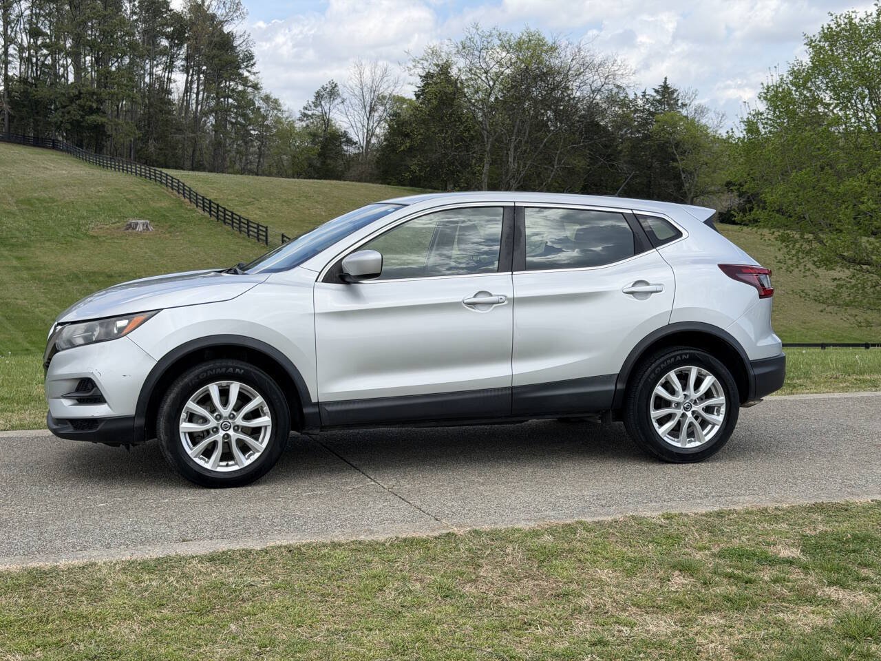 Used 2021 Nissan Rogue Sport S FWD image 2