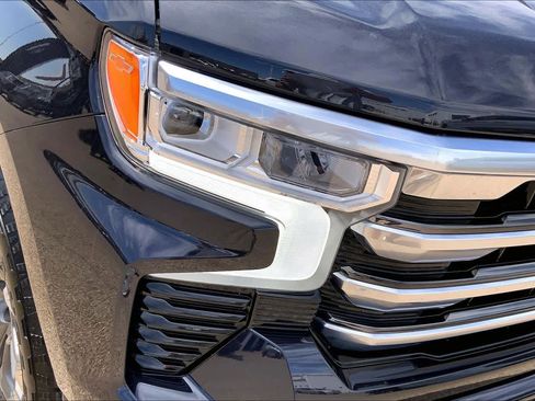 Used 2024 Chevrolet Silverado 1500 High Country w/ Technology Package AWD/4WD image 28