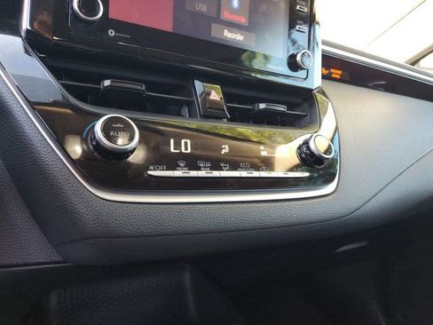 Used 2021 Toyota Corolla LE image 23