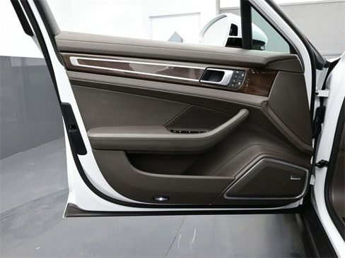 Used 2023 Porsche Panamera 4 image 7