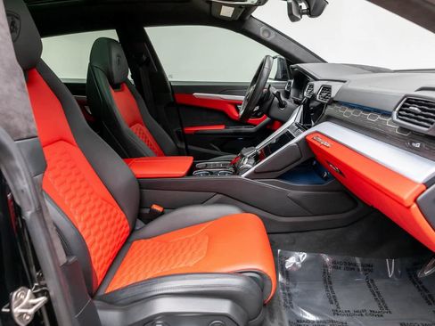 Used 2022 Lamborghini Urus image 13