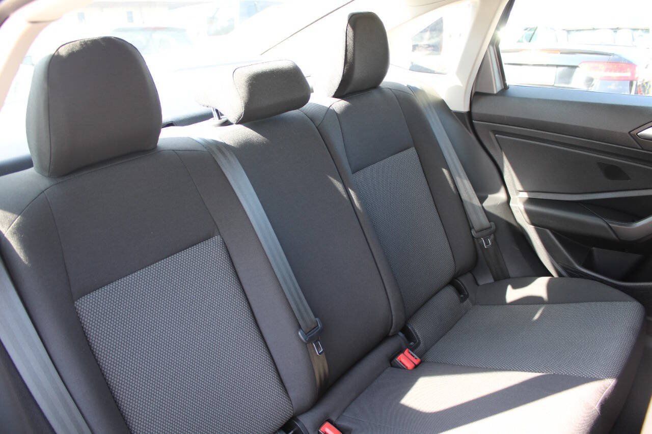 Used 2021 Volkswagen Jetta R-Line FWD image 11