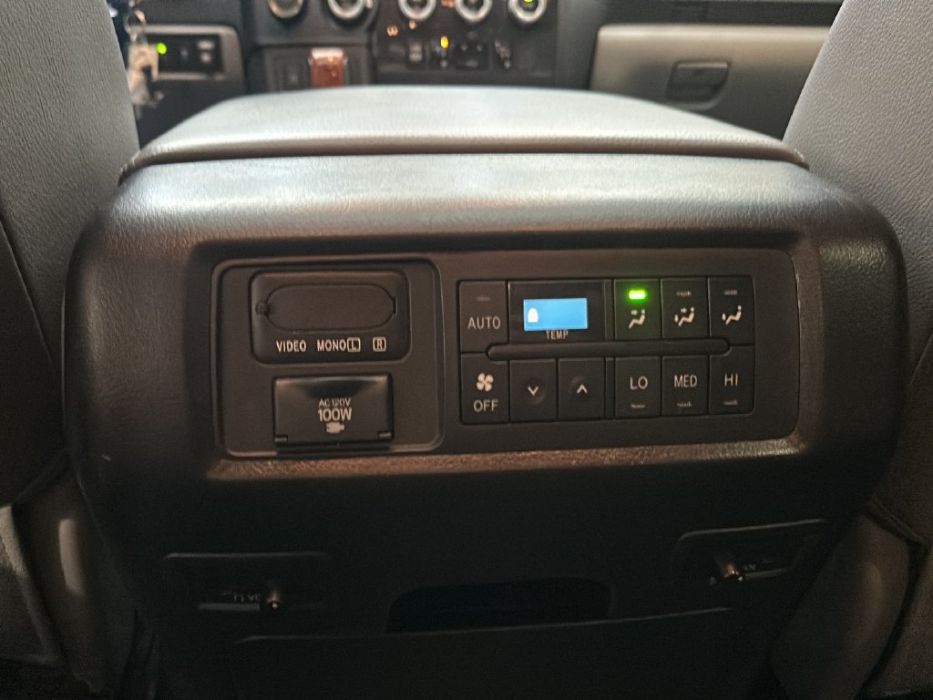 Used 2018 Toyota Sequoia Platinum AWD/4WD image 28