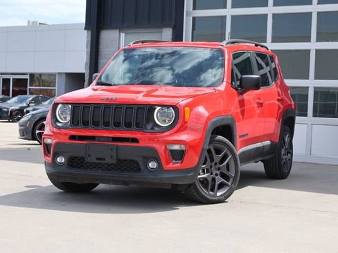 Used 2021 Jeep Renegade Latitude w/ Luxury Group II AWD/4WD image 3