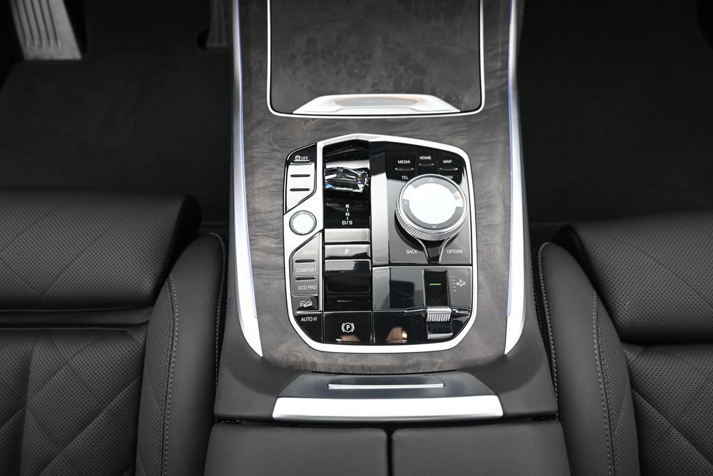 New 2026 BMW X7 xDrive40i w/ Executive Package AWD/4WD image 16