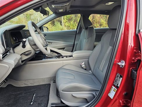 Certified 2026 Hyundai Elantra SEL Sport image 9