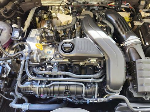 New 2025 Volkswagen Taos SE image 31