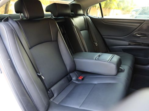 Used 2024 Lexus ES 300h w/ Premium Package image 37