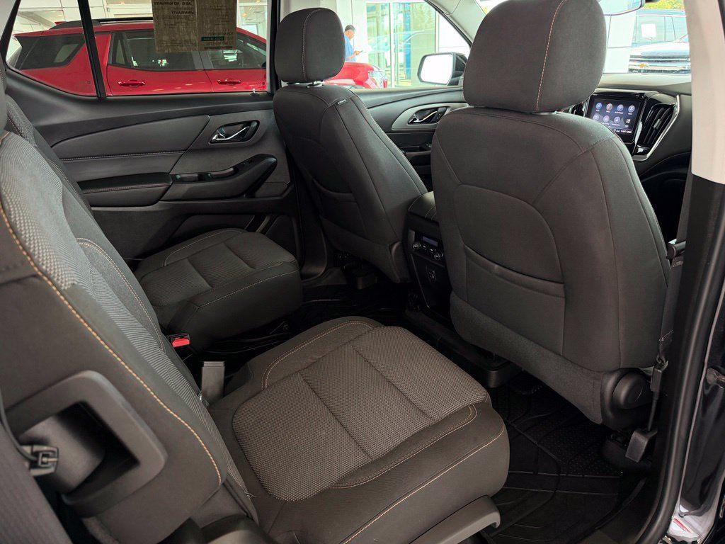 Used 2021 Chevrolet Traverse LT FWD image 19