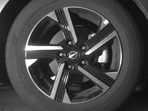 Used 2025 Nissan Sentra SV FWD image 13