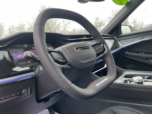 Used 2025 Jeep Wagoneer S Limited image 14