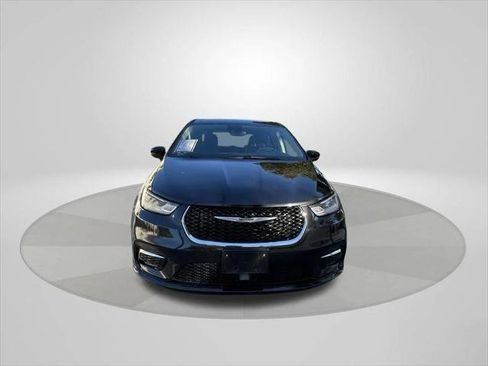 Certified 2023 Chrysler Pacifica Touring-L FWD image 2