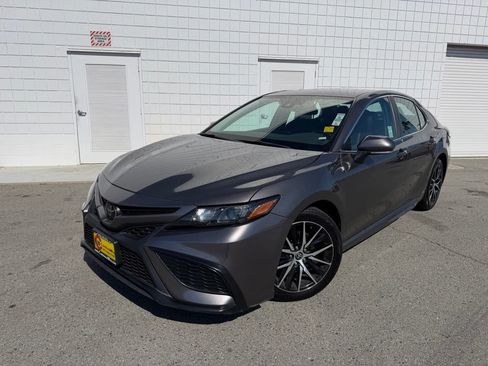 Used 2023 Toyota Camry SE FWD image 1