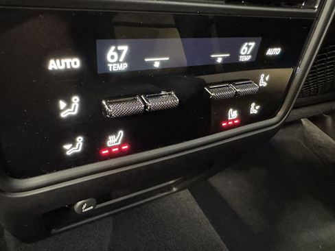 Certified 2025 Porsche Cayenne image 35