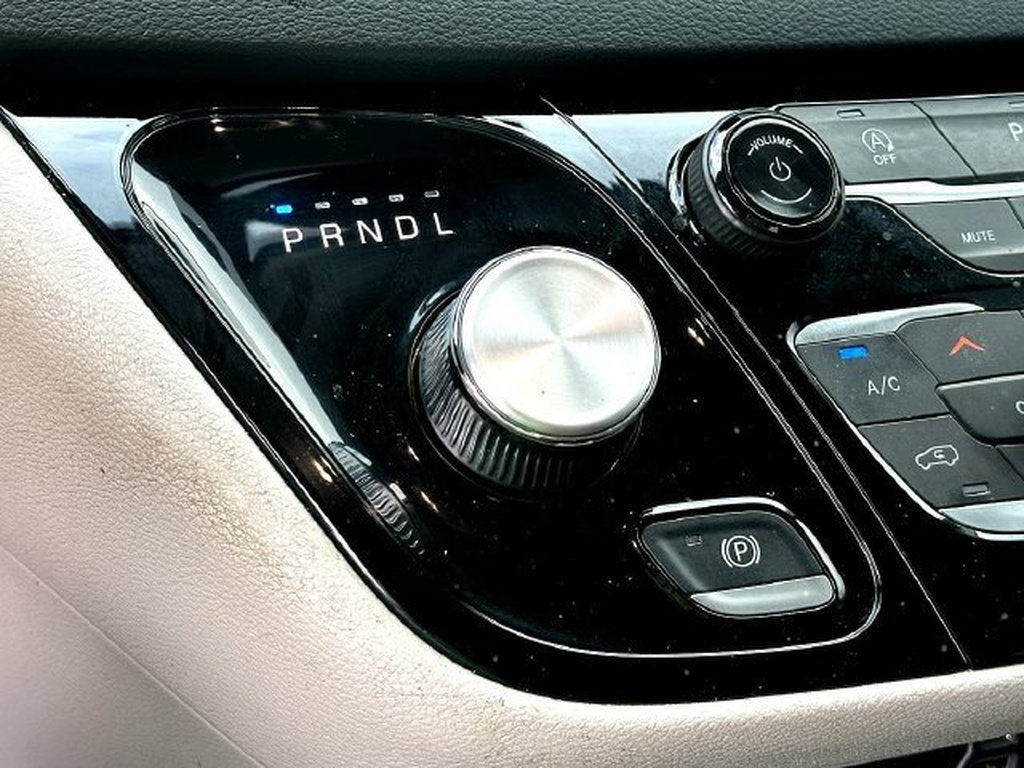 Used 2023 Chrysler Voyager LX FWD image 16