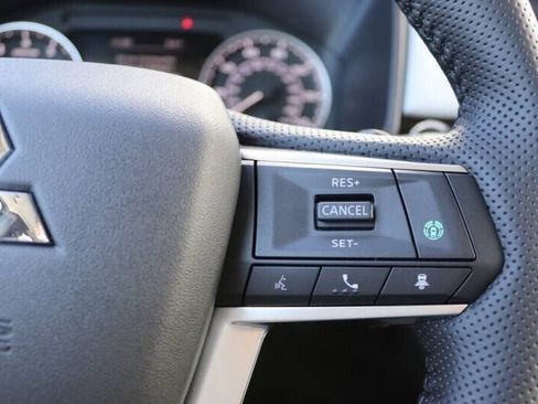 New 2025 Mitsubishi Outlander SE image 20