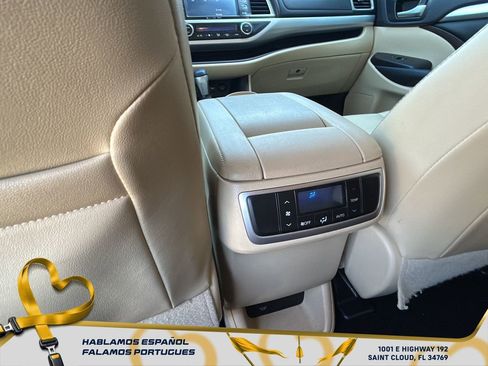 Used 2019 Toyota Highlander XLE image 28