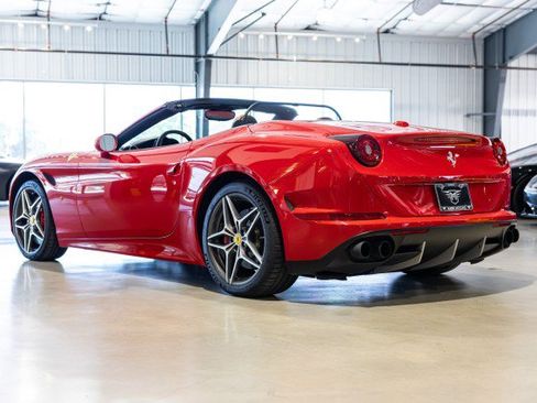 Used 2015 Ferrari California T RWD image 4