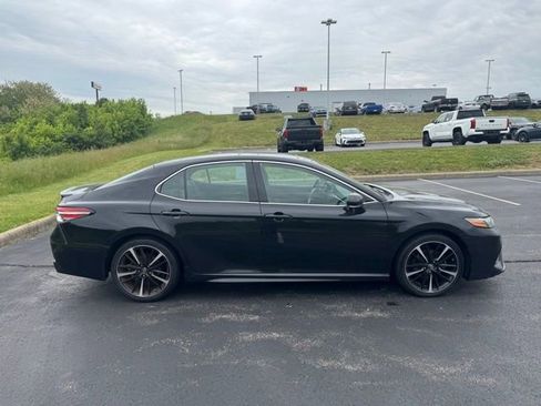 Used 2018 Toyota Camry XSE FWD image 2