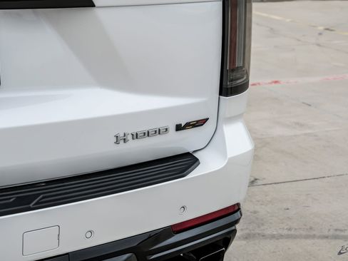 Used 2025 Cadillac Escalade V w/ LPO, ONYX Package AWD/4WD image 17