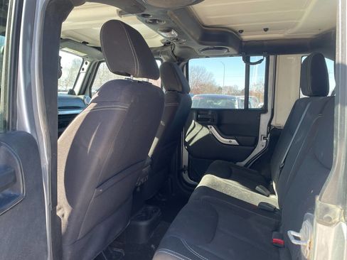 Used 2013 Jeep Wrangler Unlimited Sahara image 21