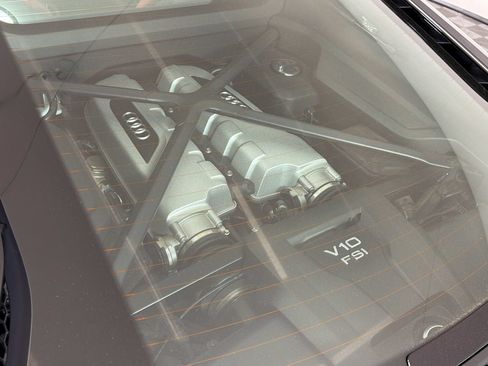 Used 2018 Audi R8 V10 RWD image 27