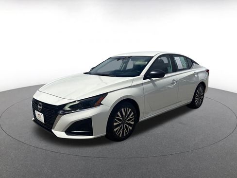 Used 2025 Nissan Altima 2.5 SV FWD image 4