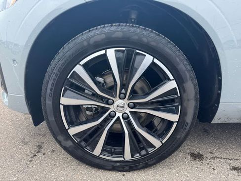 Used 2025 Volvo XC60 B5 Ultra image 9