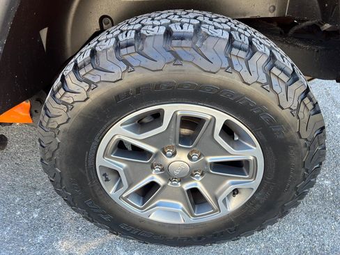 Used 2013 Jeep Wrangler Unlimited Rubicon w/ Dual Top Group image 26