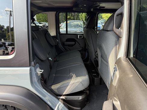 Certified 2024 Jeep Wrangler Unlimited AWD/4WD image 15