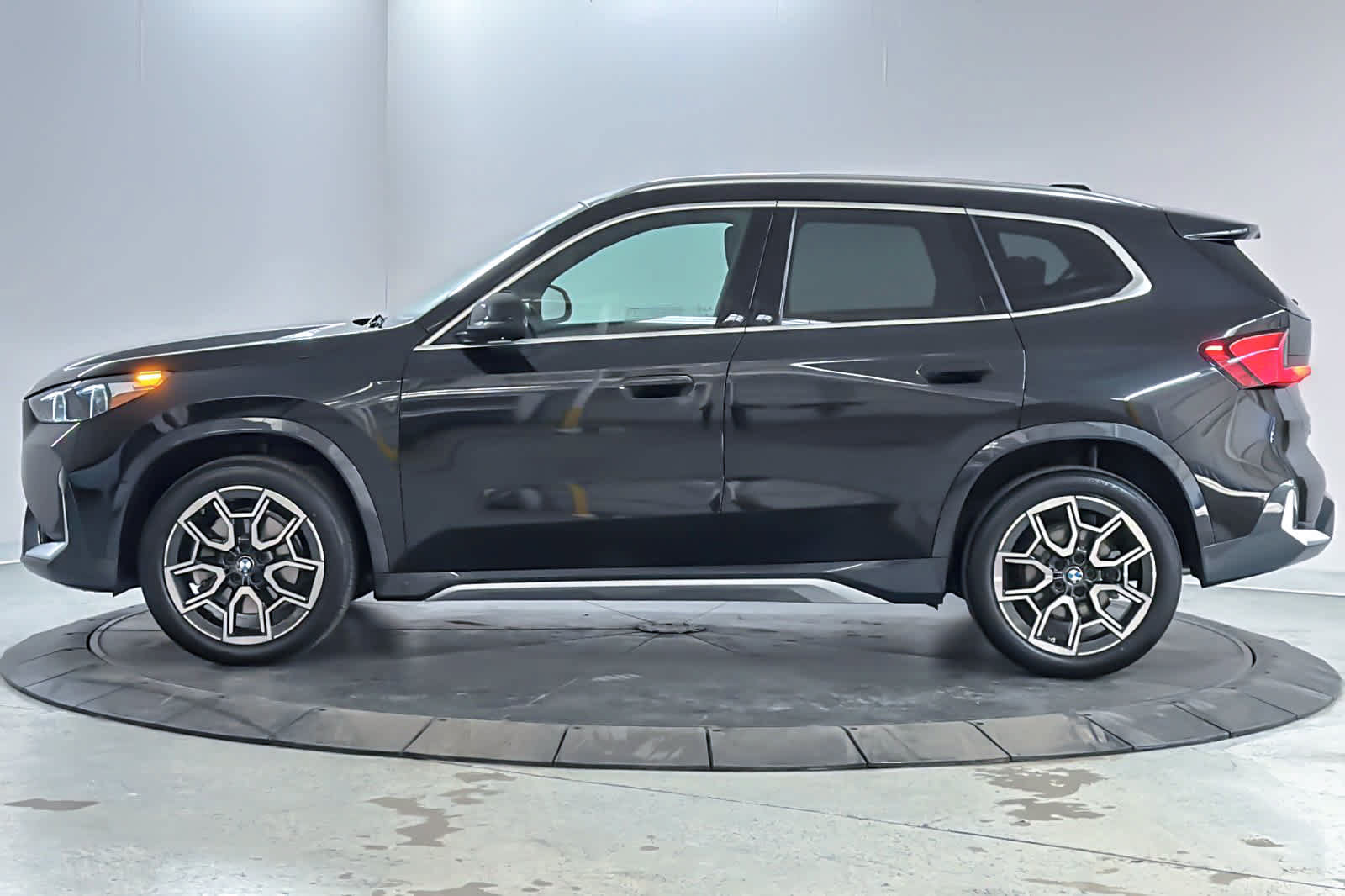 Used 2026 BMW X1 xDrive28i w/ Convenience Package AWD/4WD image 5
