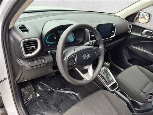 Certified 2025 Hyundai Venue SE FWD image 10