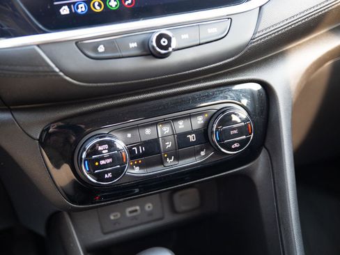 Used 2020 Buick Encore GX Essence image 15