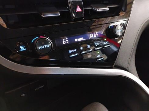 Used 2024 Toyota Camry LE image 28