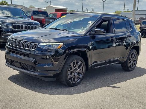 Used 2025 Jeep Compass Limited w/ High Altitude Package image 2