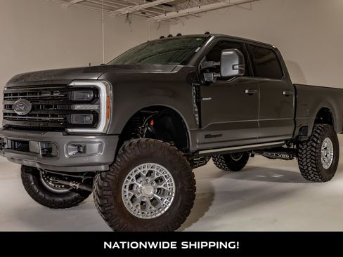 Used 2025 Ford F350 Platinum w/ FX4 Off-Road Package image 4