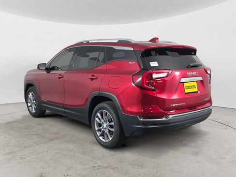 Used 2022 GMC Terrain SLT w/ Infotainment Package II AWD/4WD image 3