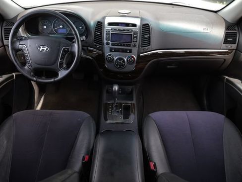 Used 2010 Hyundai Santa Fe SE FWD image 2
