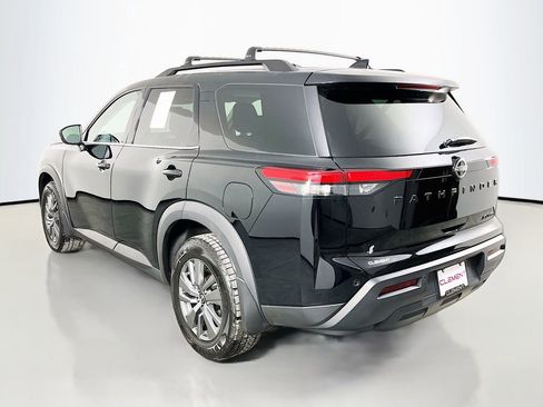 Used 2024 Nissan Pathfinder SV w/ Black Appearance Package image 9