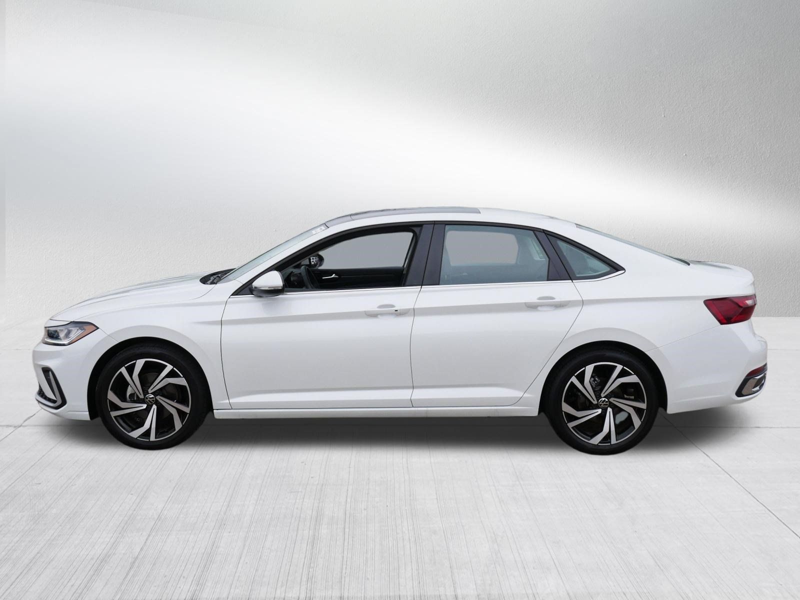 Certified 2026 Volkswagen Jetta SEL FWD image 4