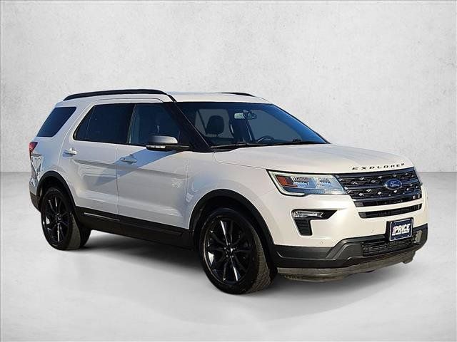 Used 2018 Ford Explorer XLT w/ Equipment Group 202A FWD image 3