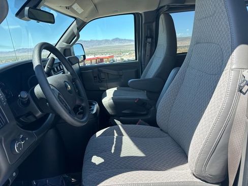 Used 2025 Chevrolet Express 3500 LT w/ LT Preferred Equipment Group RWD image 9