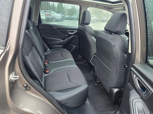 Used 2023 Subaru Forester Premium image 12