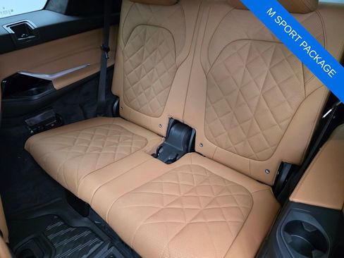 Used 2025 BMW X7 xDrive40i w/ M Sport Package image 17