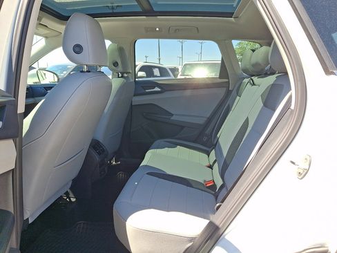 Used 2024 Volkswagen Taos SE FWD image 20