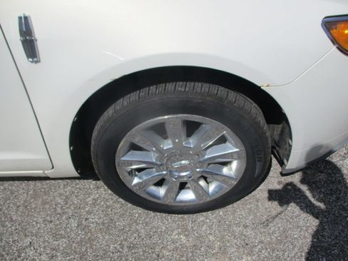 Used 2012 Lincoln MKZ FWD image 3