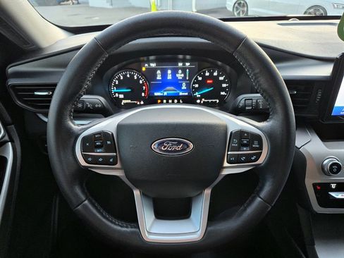 Used 2021 Ford Explorer XLT image 28
