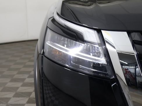 Used 2024 Nissan Pathfinder S image 11