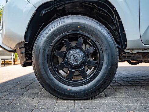 Used 2018 Toyota Tacoma SR w/ SR Convenience Package RWD image 10
