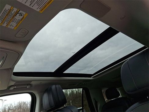 Certified 2025 Lincoln Navigator Reserve image 14